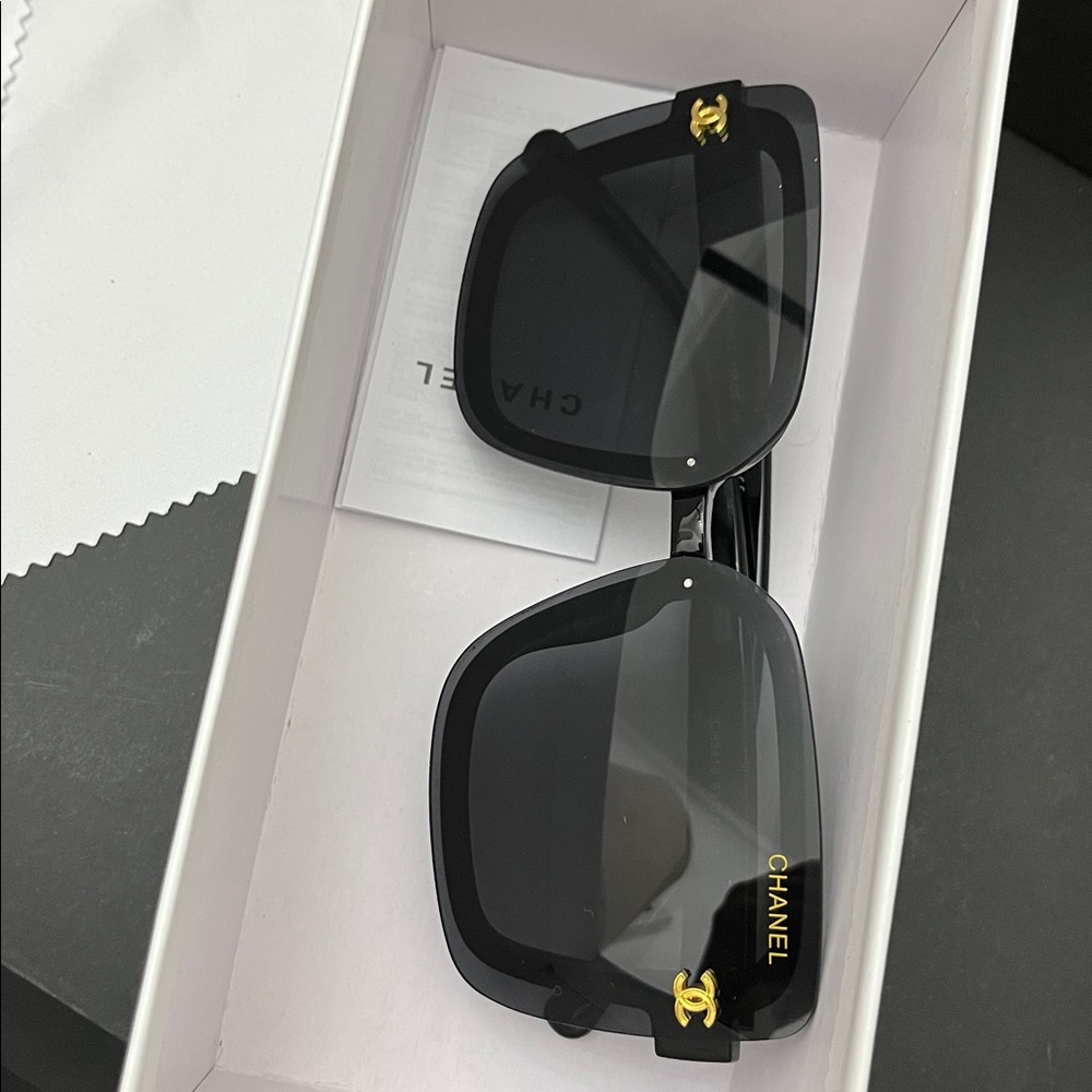Chanel sunglasses - Picture 8 of 14